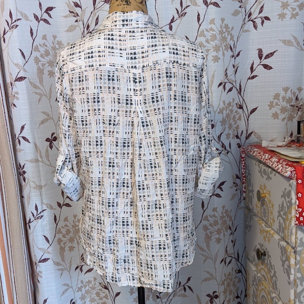 Velvet Heart, Patterned Button Up - Picture 9 of 11